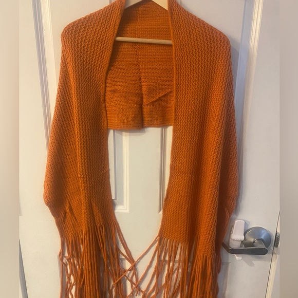 Accessories - NWT fringe scarf
